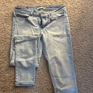 Light wash Levi’s skinny Jean size 27